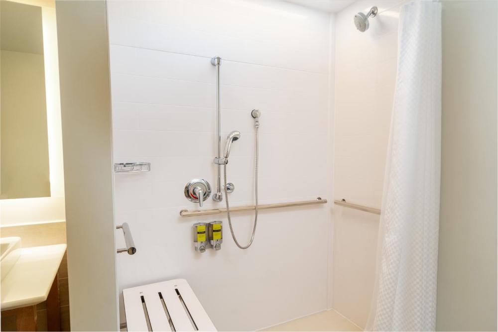 Studio Queen Suite - Mobility Accessible with Roll-In Shower interior