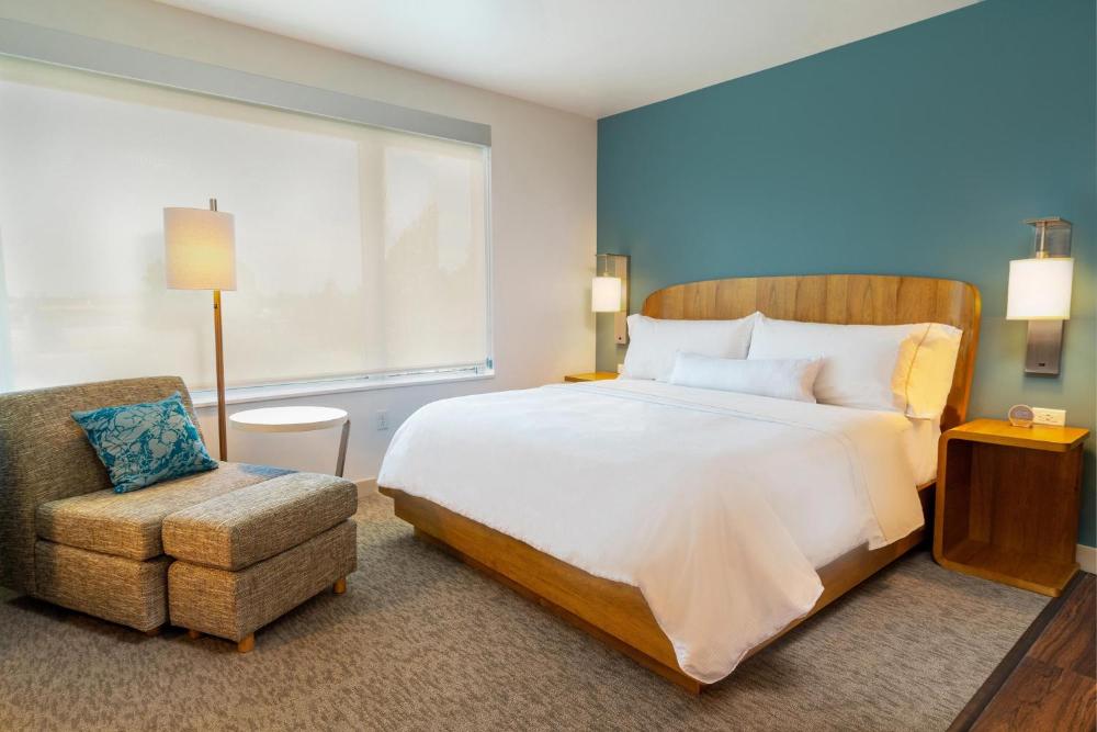 Guest Room, 1 King interior